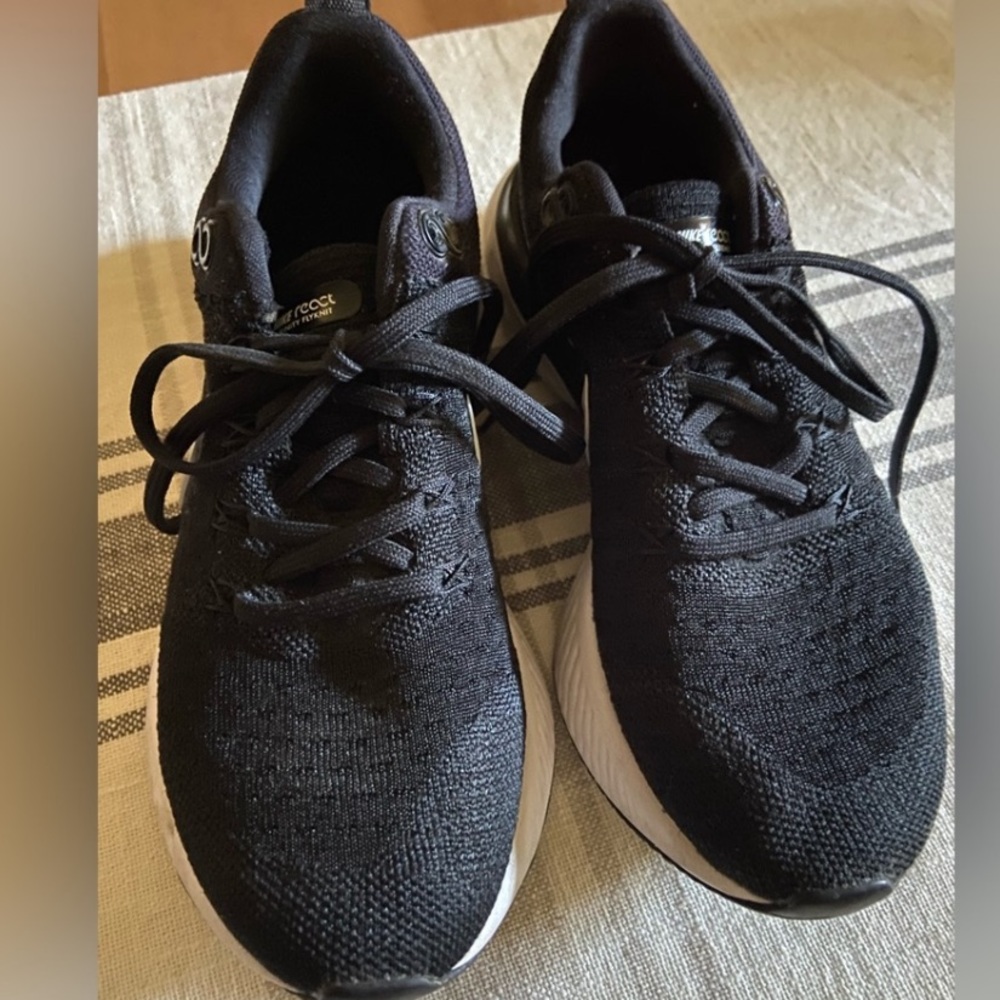 Nike React Infinity FlyKnit - Size 6 - Good Condition - no Rips